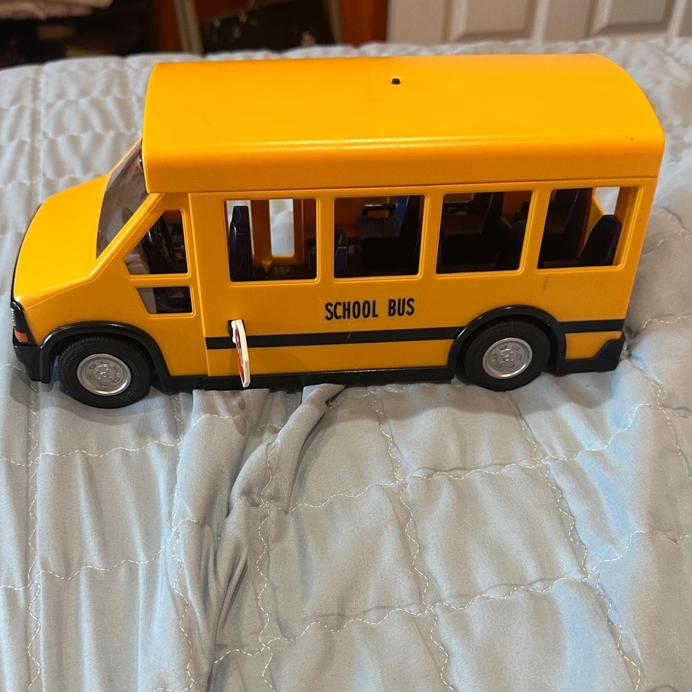 NWOT Yellow School Bus Toy - Picture 7 of 7